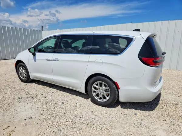 2C4RC1BG9TR273222 2026 CHRYSLER PACIFICA - Image 2