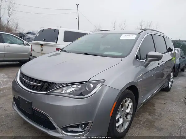 2C4RC1BGXHR501235 2017 CHRYSLER PACIFICA - Image 2