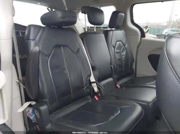 2C4RC1BGXHR501235 2017 CHRYSLER PACIFICA - Image 8