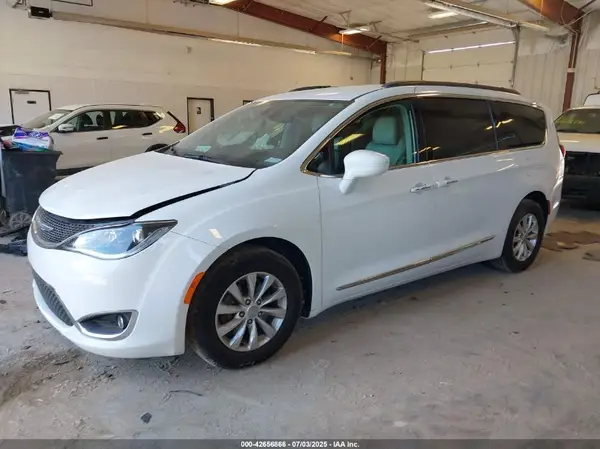 2C4RC1BGXHR508041 2017 CHRYSLER PACIFICA - Image 2