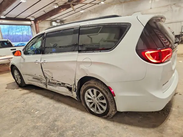 2C4RC1BGXHR508184 2017 CHRYSLER PACIFICA - Image 2