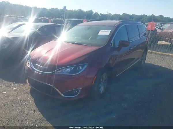 2C4RC1BGXHR523123 2017 CHRYSLER PACIFICA - Image 2