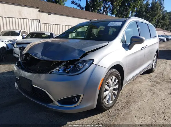 2C4RC1BGXHR526393 2017 CHRYSLER PACIFICA - Image 2