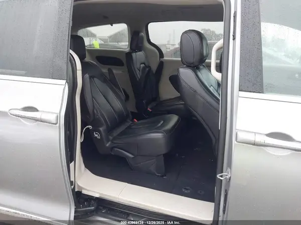 2C4RC1BGXHR526393 2017 CHRYSLER PACIFICA - Image 8