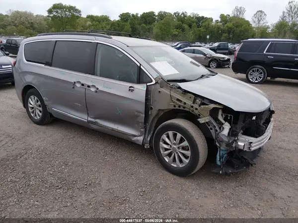 2C4RC1BGXHR527513 2017 CHRYSLER PACIFICA - Image 1