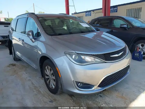 2C4RC1BGXHR529987 2017 CHRYSLER PACIFICA - Image 1