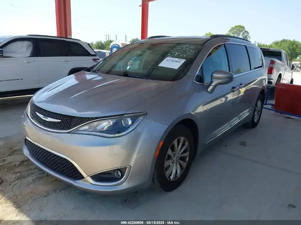 2C4RC1BGXHR529987 2017 CHRYSLER PACIFICA - Image 2
