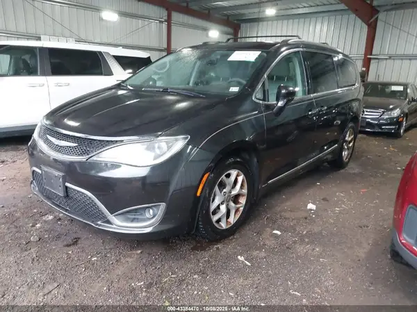 2C4RC1BGXHR534302 2017 CHRYSLER PACIFICA - Image 2