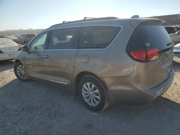2C4RC1BGXHR534798 2017 CHRYSLER PACIFICA - Image 2