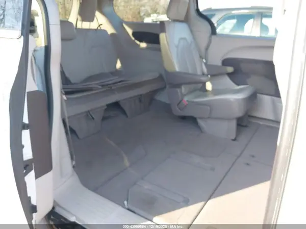 2C4RC1BGXHR535207 2017 CHRYSLER PACIFICA - Image 8