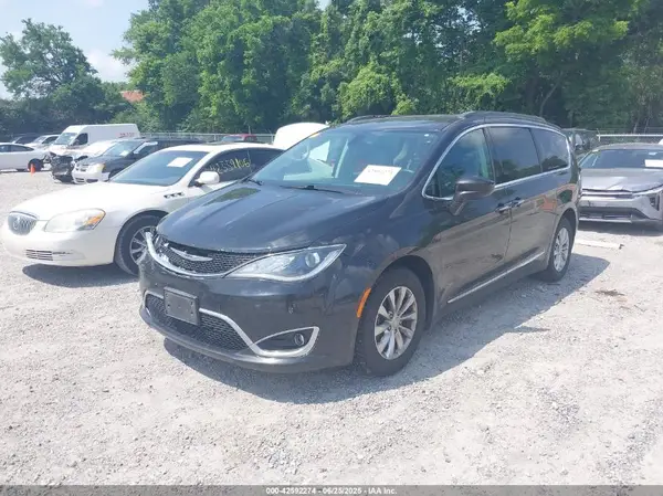 2C4RC1BGXHR535224 2017 CHRYSLER PACIFICA - Image 2