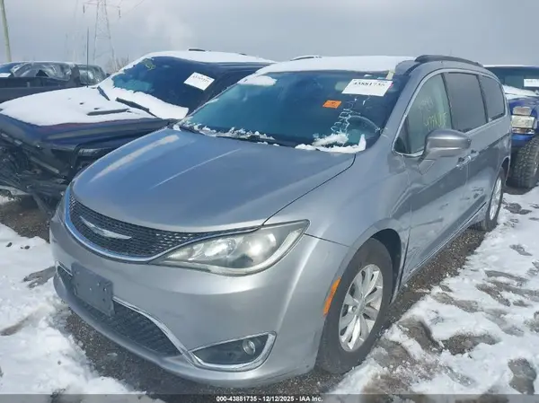 2C4RC1BGXHR564531 2017 CHRYSLER PACIFICA - Image 2