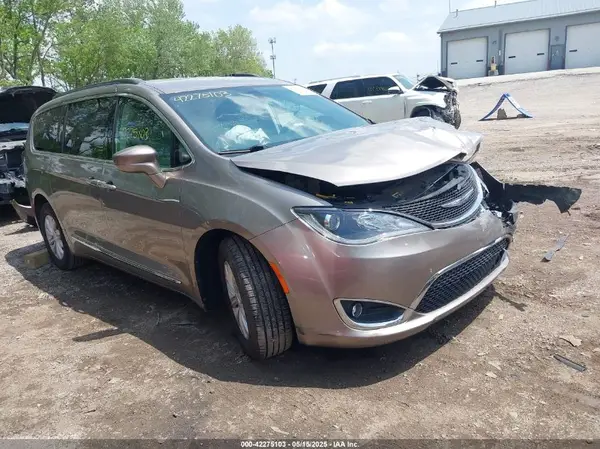 2C4RC1BGXHR569390 2017 CHRYSLER PACIFICA - Image 1