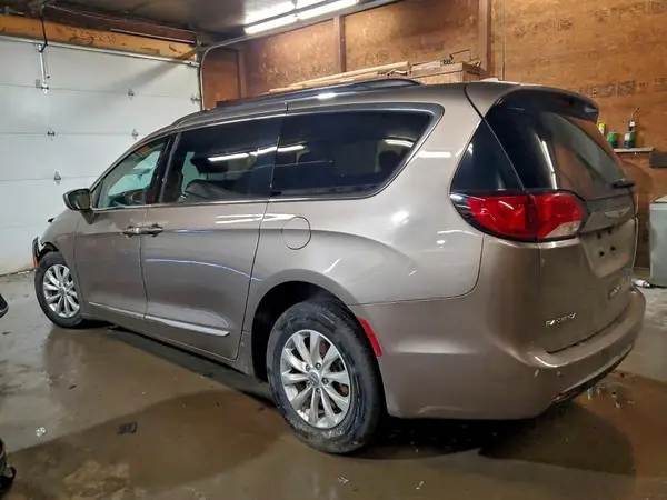 2C4RC1BGXHR569812 2017 CHRYSLER PACIFICA - Image 2