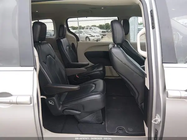 2C4RC1BGXHR583578 2017 CHRYSLER PACIFICA - Image 8