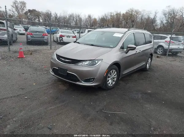 2C4RC1BGXHR595584 2017 CHRYSLER PACIFICA - Image 2