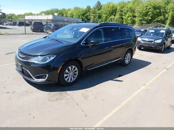 2C4RC1BGXHR598324 2017 CHRYSLER PACIFICA - Image 2