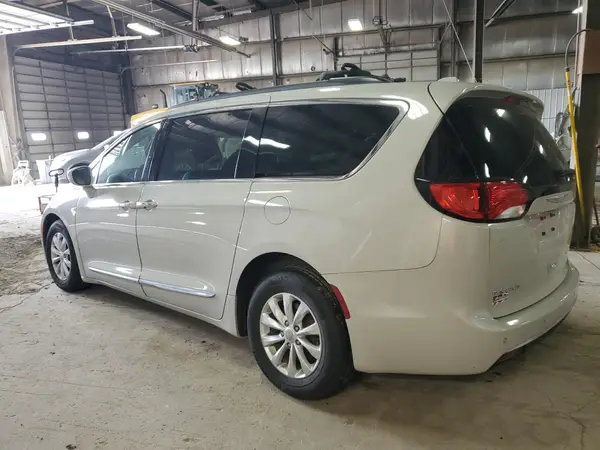 2C4RC1BGXHR598954 2017 CHRYSLER PACIFICA - Image 2