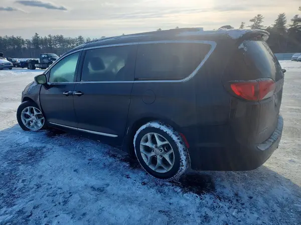 2C4RC1BGXHR610682 2017 CHRYSLER PACIFICA - Image 2