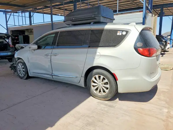2C4RC1BGXHR610973 2017 CHRYSLER PACIFICA - Image 2