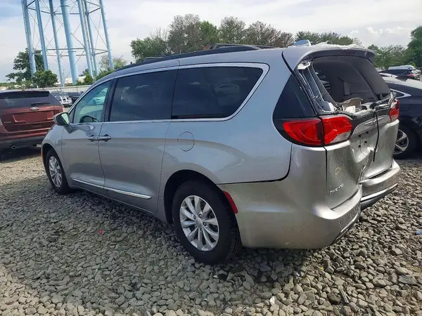 2C4RC1BGXHR613551 2017 CHRYSLER PACIFICA - Image 2