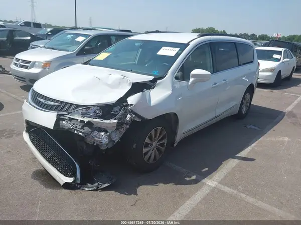 2C4RC1BGXHR620645 2017 CHRYSLER PACIFICA - Image 2
