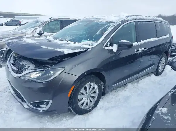2C4RC1BGXHR620807 2017 CHRYSLER PACIFICA - Image 2