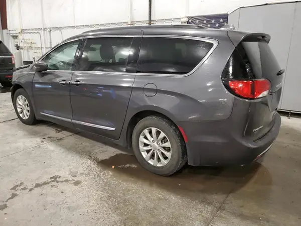 2C4RC1BGXHR627370 2017 CHRYSLER PACIFICA - Image 2