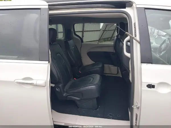 2C4RC1BGXHR635890 2017 CHRYSLER PACIFICA - Image 8