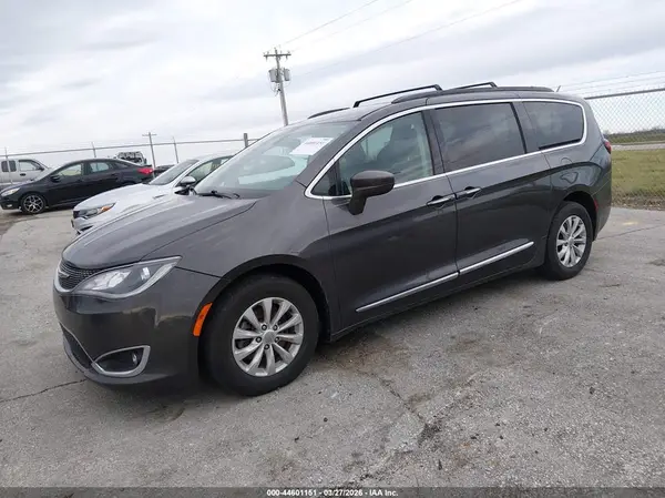 2C4RC1BGXHR642144 2017 CHRYSLER PACIFICA - Image 2