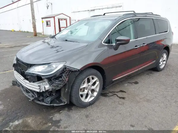 2C4RC1BGXHR665343 2017 CHRYSLER PACIFICA - Image 2