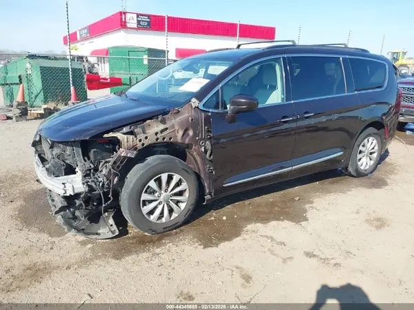 2C4RC1BGXHR667416 2017 CHRYSLER PACIFICA - Image 2
