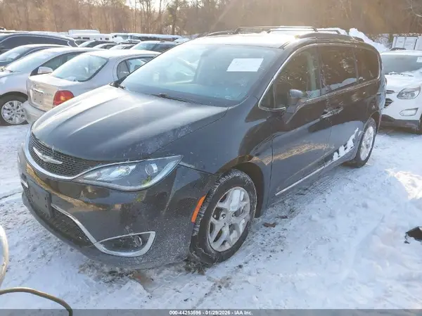 2C4RC1BGXHR668579 2017 CHRYSLER PACIFICA - Image 2
