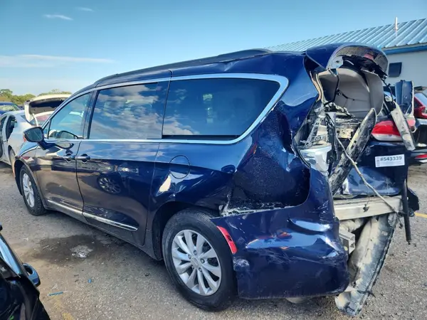 2C4RC1BGXHR675628 2017 CHRYSLER PACIFICA - Image 2