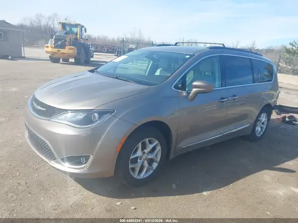 2C4RC1BGXHR684250 2017 CHRYSLER PACIFICA - Image 2