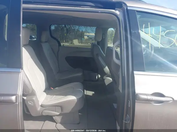 2C4RC1BGXHR684250 2017 CHRYSLER PACIFICA - Image 8