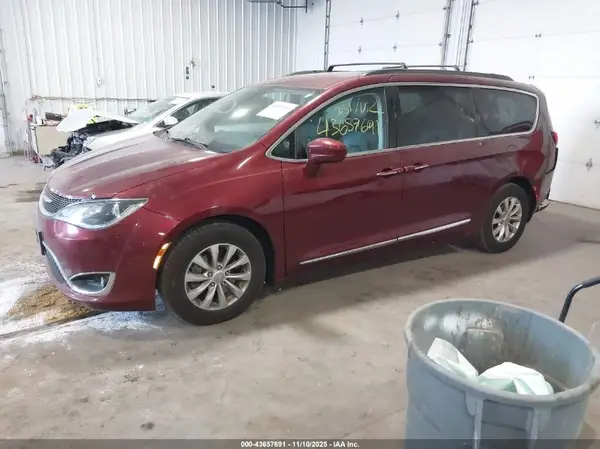 2C4RC1BGXHR687889 2017 CHRYSLER PACIFICA - Image 2