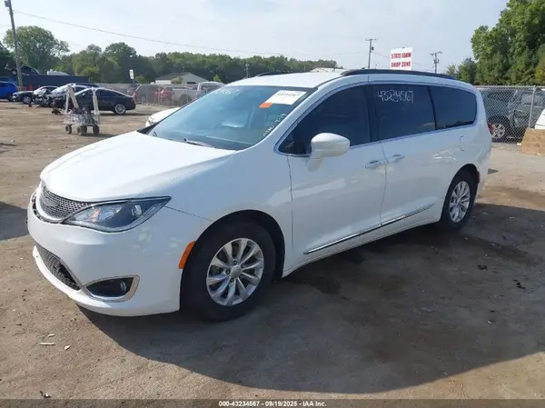 2C4RC1BGXHR688119 2017 CHRYSLER PACIFICA - Image 2