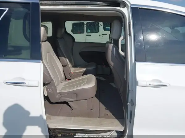 2C4RC1BGXHR688119 2017 CHRYSLER PACIFICA - Image 8