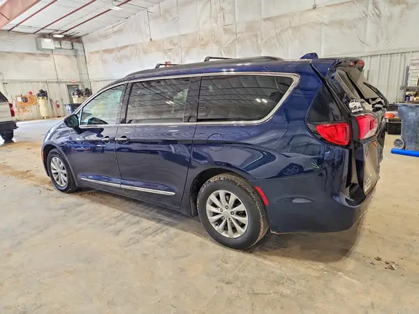 2C4RC1BGXHR691831 2017 CHRYSLER PACIFICA - Image 2