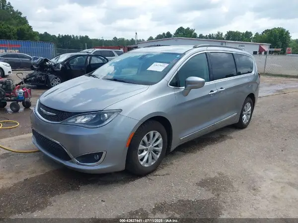 2C4RC1BGXHR692056 2017 CHRYSLER PACIFICA - Image 2