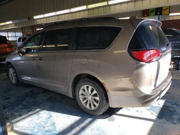 2C4RC1BGXHR704383 2017 CHRYSLER PACIFICA - Image 2