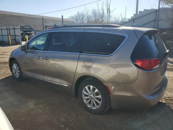 2C4RC1BGXHR705338 2017 CHRYSLER PACIFICA - Image 2