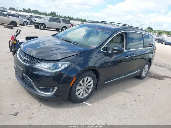 2C4RC1BGXHR706098 2017 CHRYSLER PACIFICA - Image 2