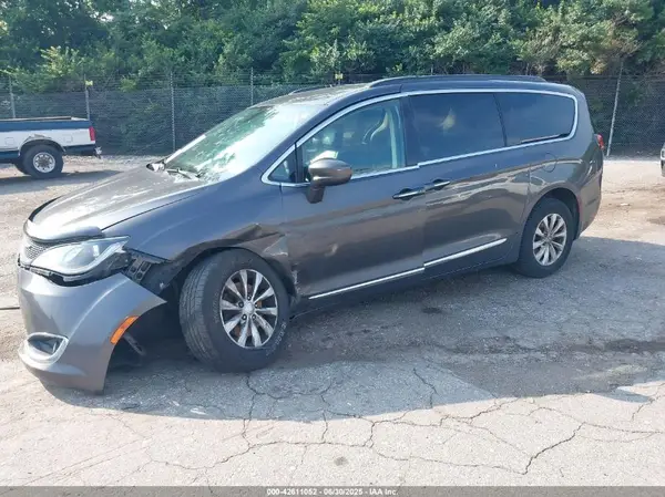 2C4RC1BGXHR734516 2017 CHRYSLER PACIFICA - Image 2