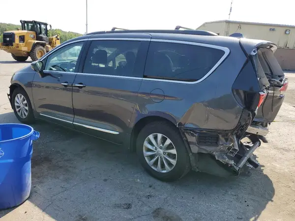 2C4RC1BGXHR739439 2017 CHRYSLER PACIFICA - Image 2