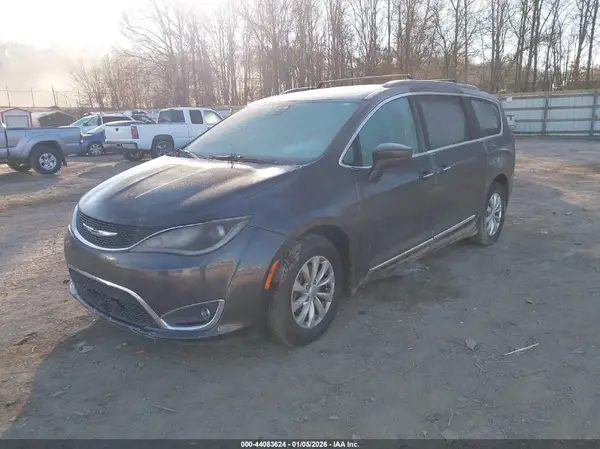 2C4RC1BGXHR739747 2017 CHRYSLER PACIFICA - Image 2