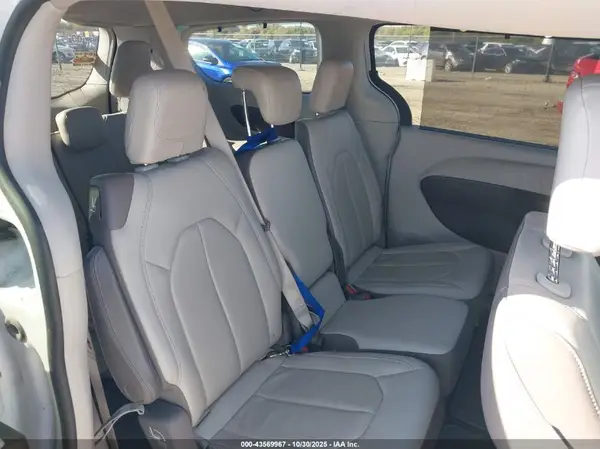 2C4RC1BGXHR747508 2017 CHRYSLER PACIFICA - Image 8