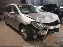 2C4RC1BGXHR747752 2017 CHRYSLER PACIFICA