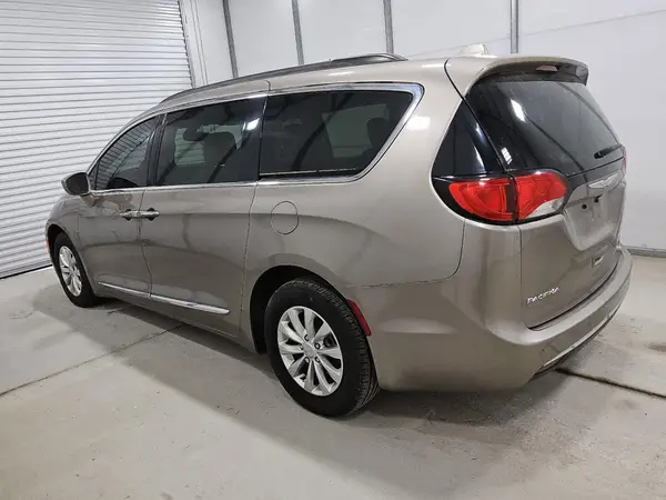 2C4RC1BGXHR747914 2017 CHRYSLER PACIFICA - Image 2